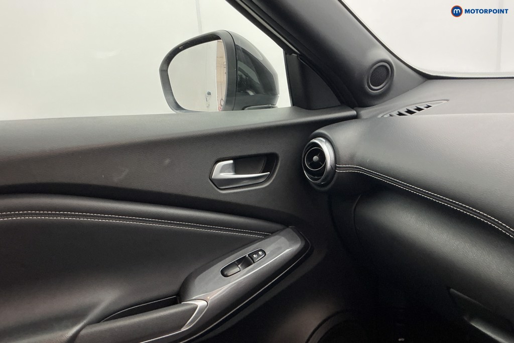 Nissan Juke N-Connecta Automatic Petrol SUV - Stock Number (1640712) - 19th supplementary image