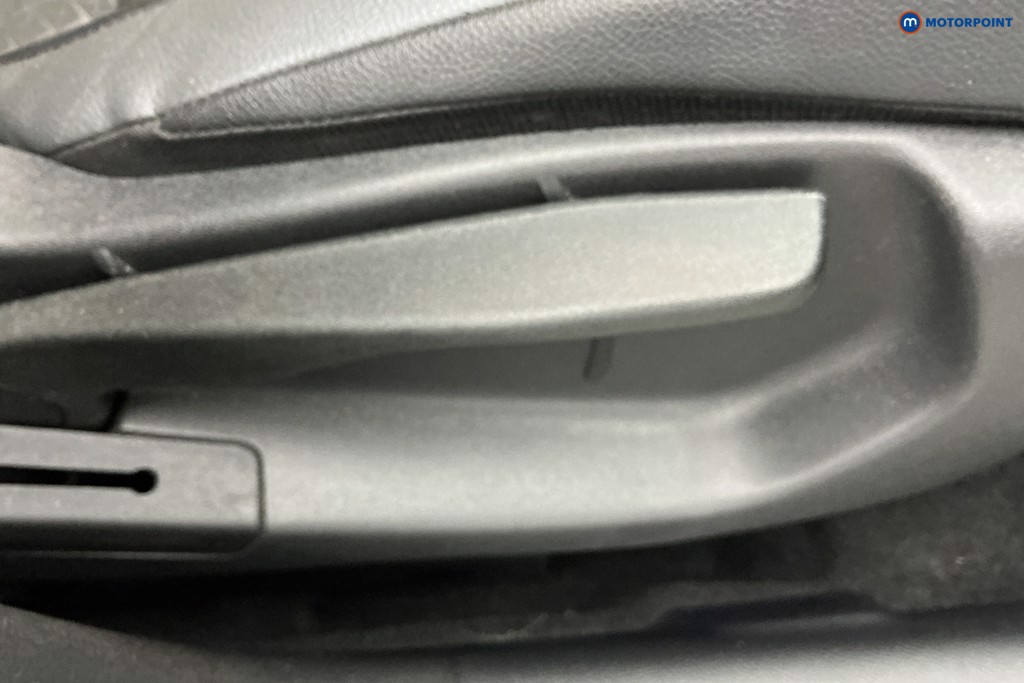 Nissan Juke N-Connecta Automatic Petrol SUV - Stock Number (1640712) - 23rd supplementary image