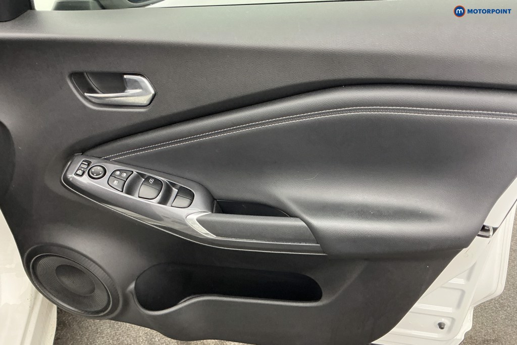 Nissan Juke N-Connecta Automatic Petrol SUV - Stock Number (1640712) - 24th supplementary image