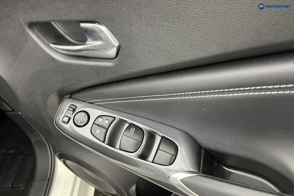 Nissan Juke N-Connecta Automatic Petrol SUV - Stock Number (1640712) - 25th supplementary image