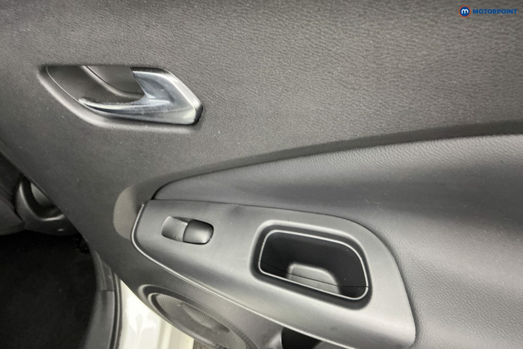 Nissan Juke N-Connecta Automatic Petrol SUV - Stock Number (1640712) - 27th supplementary image