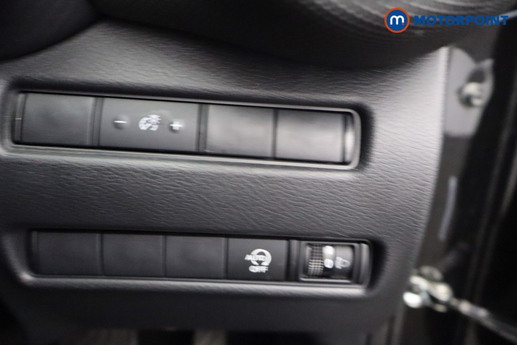 Nissan Juke N-Connecta Automatic Petrol SUV - Stock Number (1642407) - 15th supplementary image