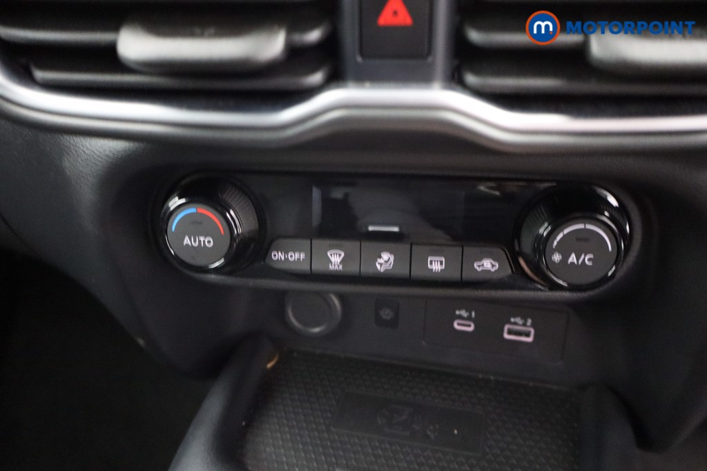 Nissan Juke N-Connecta Automatic Petrol SUV - Stock Number (1642407) - 19th supplementary image