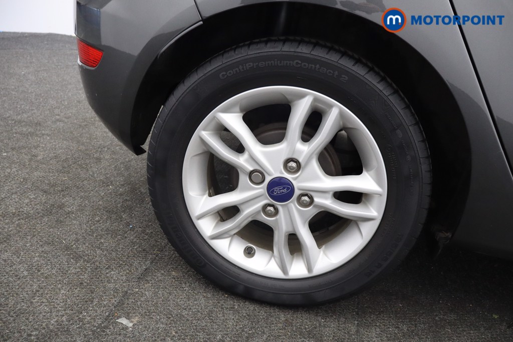 Ford Fiesta Zetec Manual Petrol Hatchback - Stock Number (1642854) - 5th supplementary image