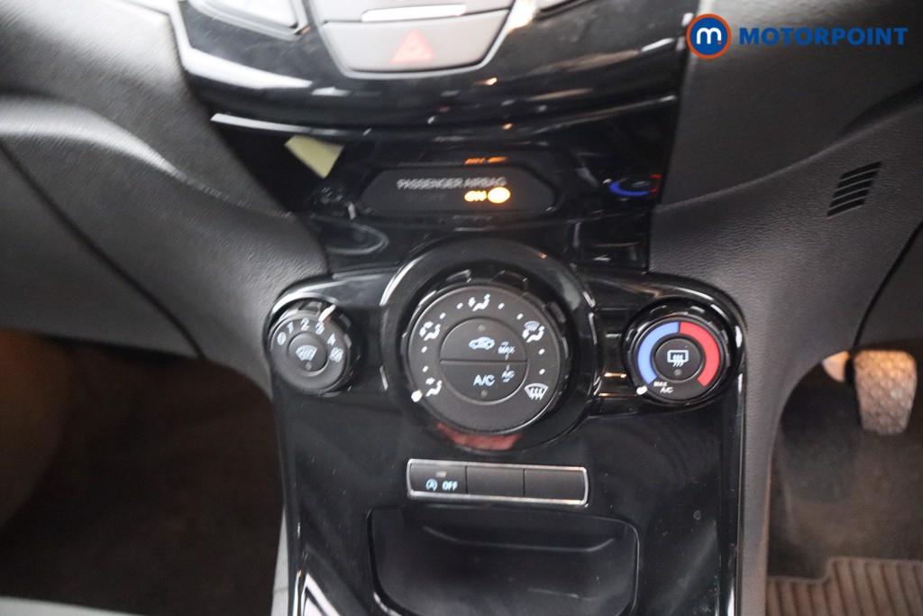 Ford Fiesta Zetec Manual Petrol Hatchback - Stock Number (1642854) - 13th supplementary image