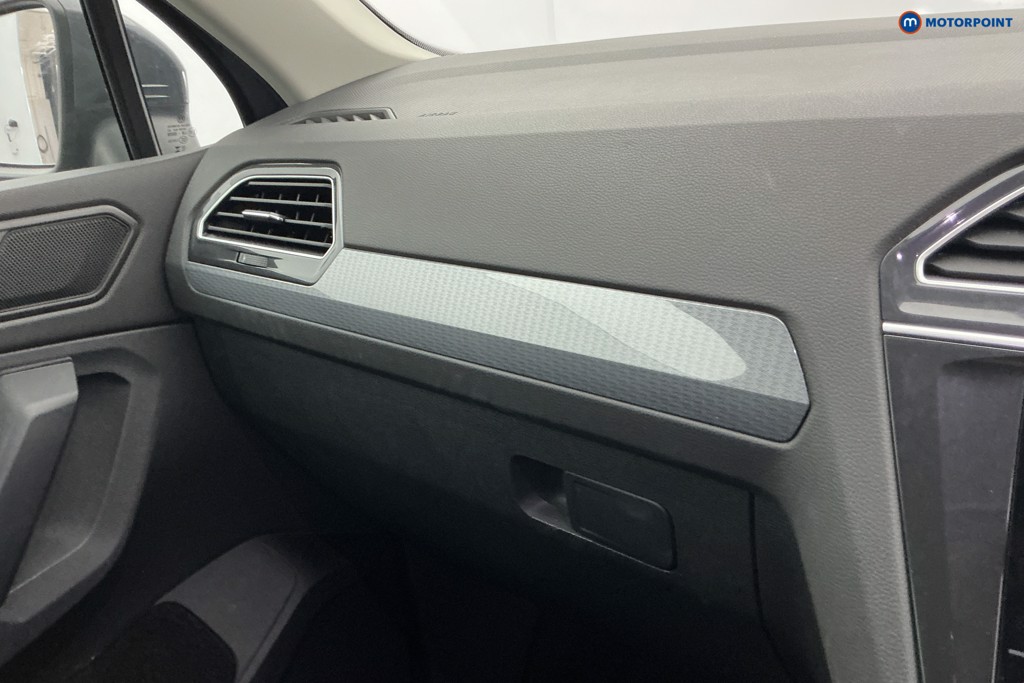 Volkswagen Tiguan Life Automatic Petrol SUV - Stock Number (1643168) - 19th supplementary image