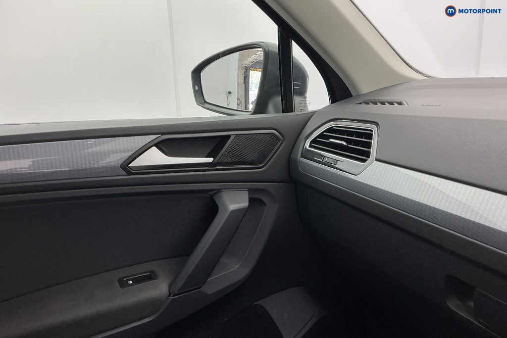 Volkswagen Tiguan Life Automatic Petrol SUV - Stock Number (1643168) - 20th supplementary image