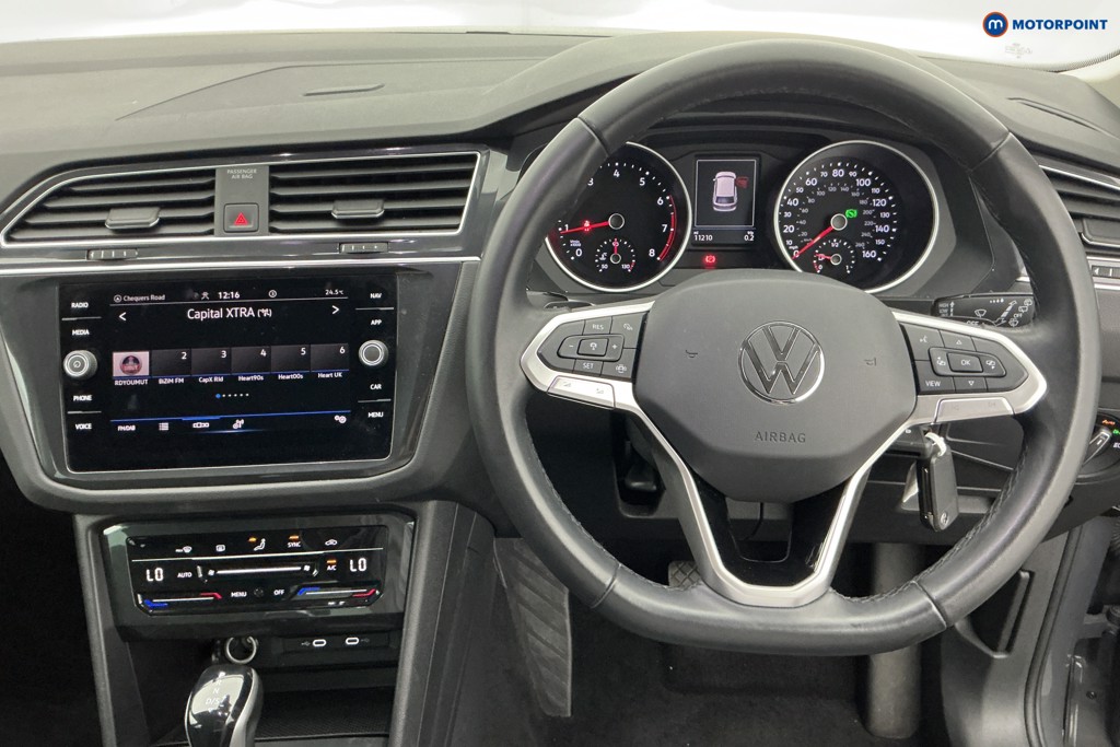 Volkswagen Tiguan Life Automatic Petrol SUV - Stock Number (1643168) - 1st supplementary image