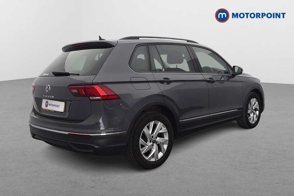 Volkswagen Tiguan Life Automatic Petrol SUV - Stock Number (1643168) - Drivers side rear corner
