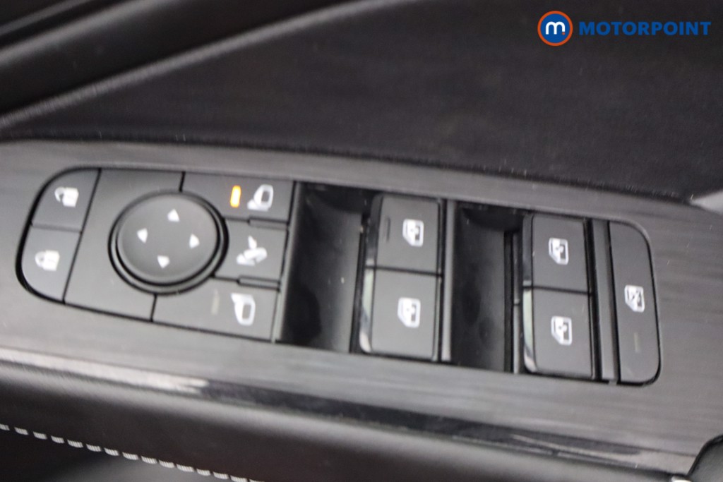 Nissan Qashqai N-Connecta Manual Petrol SUV - Stock Number (1644536) - 11th supplementary image