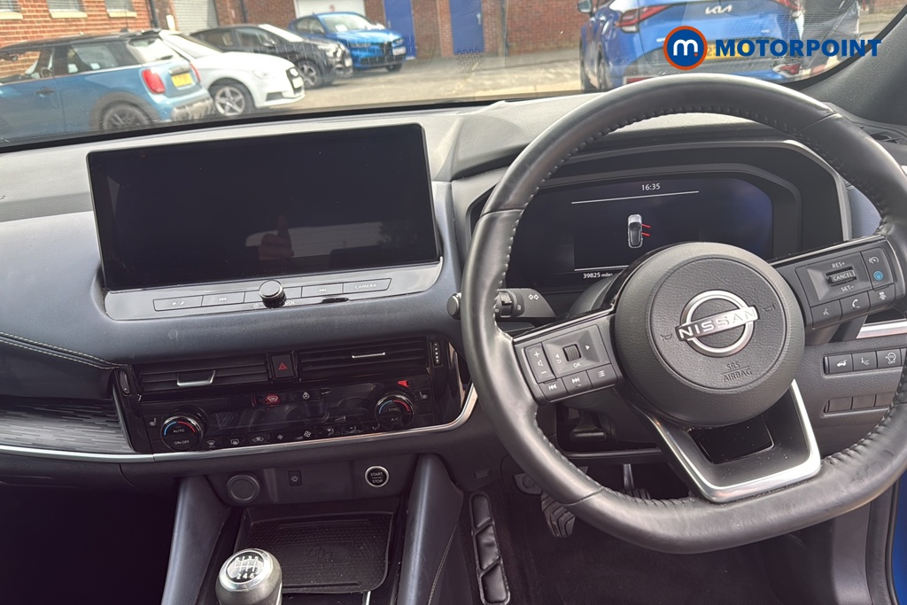 Nissan Qashqai Tekna Manual Petrol SUV - Stock Number (1645135) - 1st supplementary image
