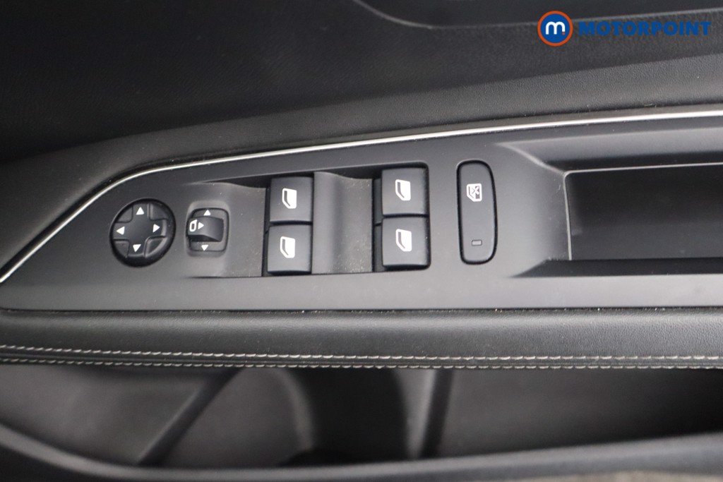 Peugeot 3008 Allure Manual Petrol SUV - Stock Number (1646024) - 17th supplementary image