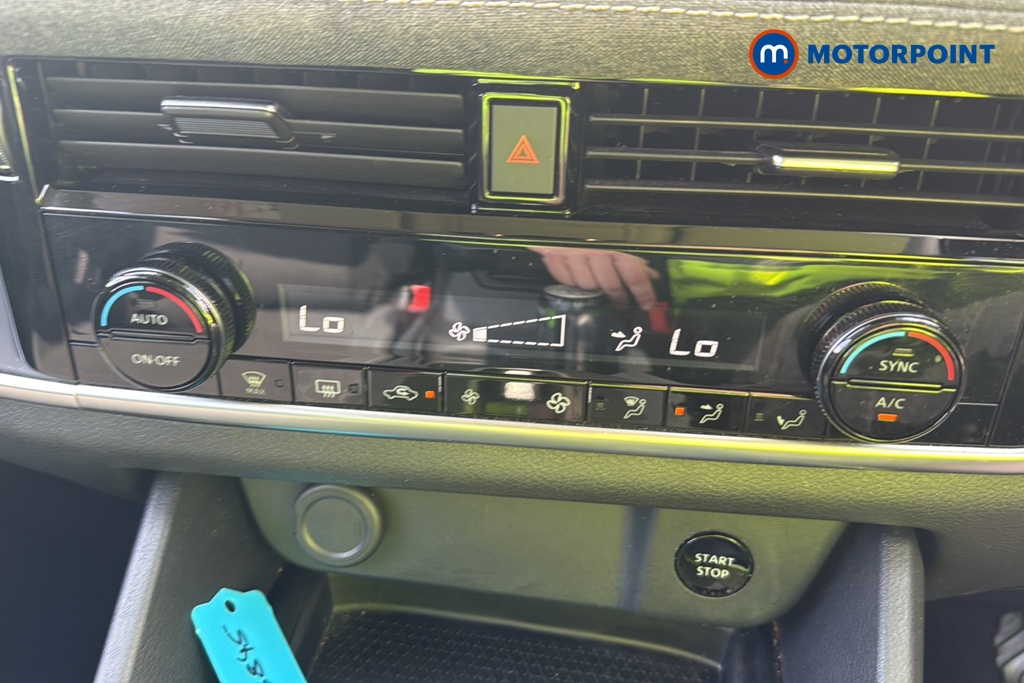 Nissan Qashqai Acenta Premium Automatic Petrol-Electric Hybrid SUV - Stock Number (1646845) - 12th supplementary image