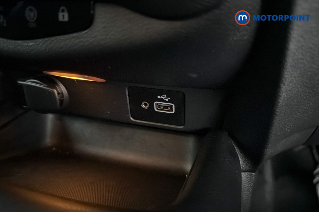 Nissan Juke N-Connecta Manual Petrol SUV - Stock Number (1647690) - 17th supplementary image