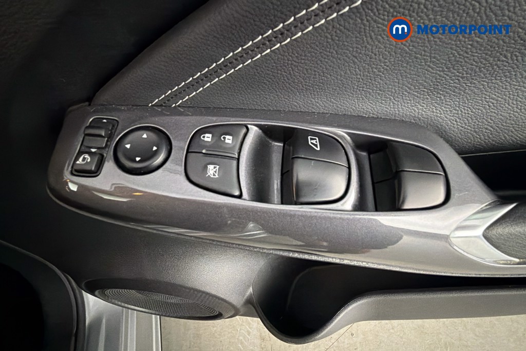 Nissan Juke N-Connecta Manual Petrol SUV - Stock Number (1647690) - 20th supplementary image