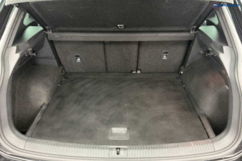 Volkswagen Tiguan R-Line Tech Automatic Petrol SUV - Stock Number (1612136) - 3rd supplementary image