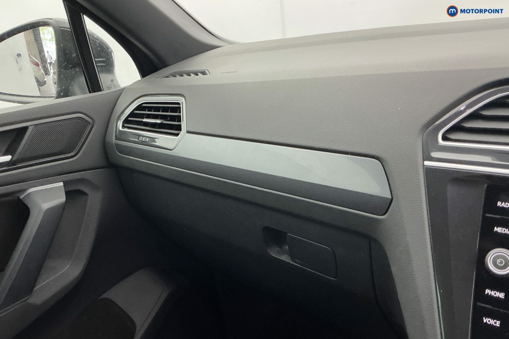 Volkswagen Tiguan R-Line Tech Automatic Petrol SUV - Stock Number (1612136) - 19th supplementary image
