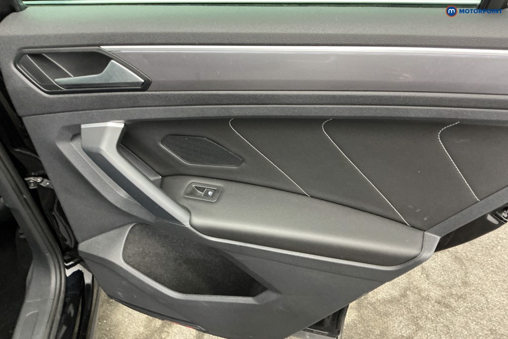 Volkswagen Tiguan R-Line Tech Automatic Petrol SUV - Stock Number (1612136) - 27th supplementary image