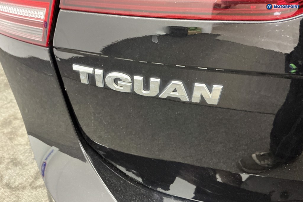 Volkswagen Tiguan R-Line Tech Automatic Petrol SUV - Stock Number (1612136) - 33rd supplementary image