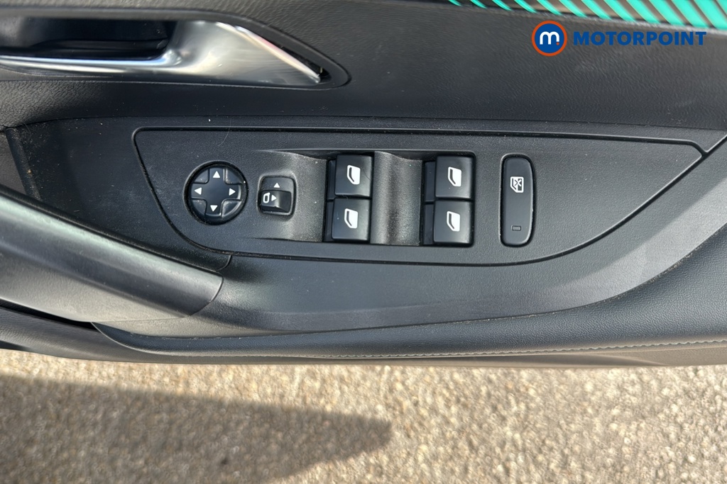 Peugeot 2008 Allure Premium Manual Petrol SUV - Stock Number (1639696) - 19th supplementary image
