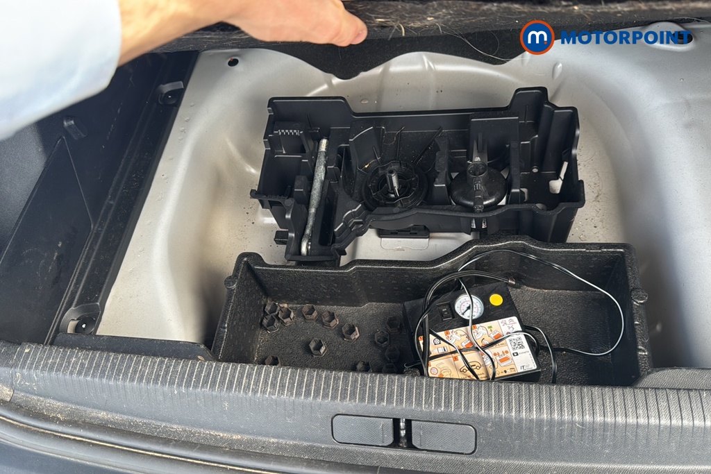 Peugeot 2008 Allure Premium Manual Petrol SUV - Stock Number (1639696) - 33rd supplementary image