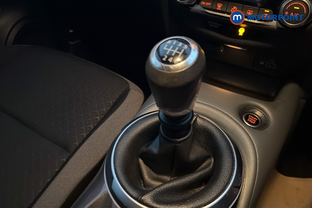 Nissan Juke N-Connecta Manual Petrol SUV - Stock Number (1640963) - 15th supplementary image