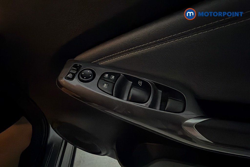 Nissan Juke N-Connecta Manual Petrol SUV - Stock Number (1640963) - 20th supplementary image