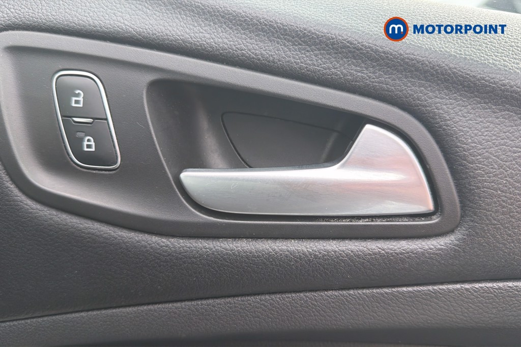 Ford Kuga St-Line Edition Manual Petrol SUV - Stock Number (1641428) - 42nd supplementary image