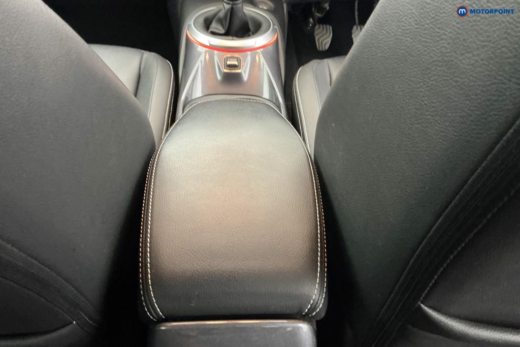 Nissan Juke Tekna Manual Petrol SUV - Stock Number (1643944) - 11th supplementary image