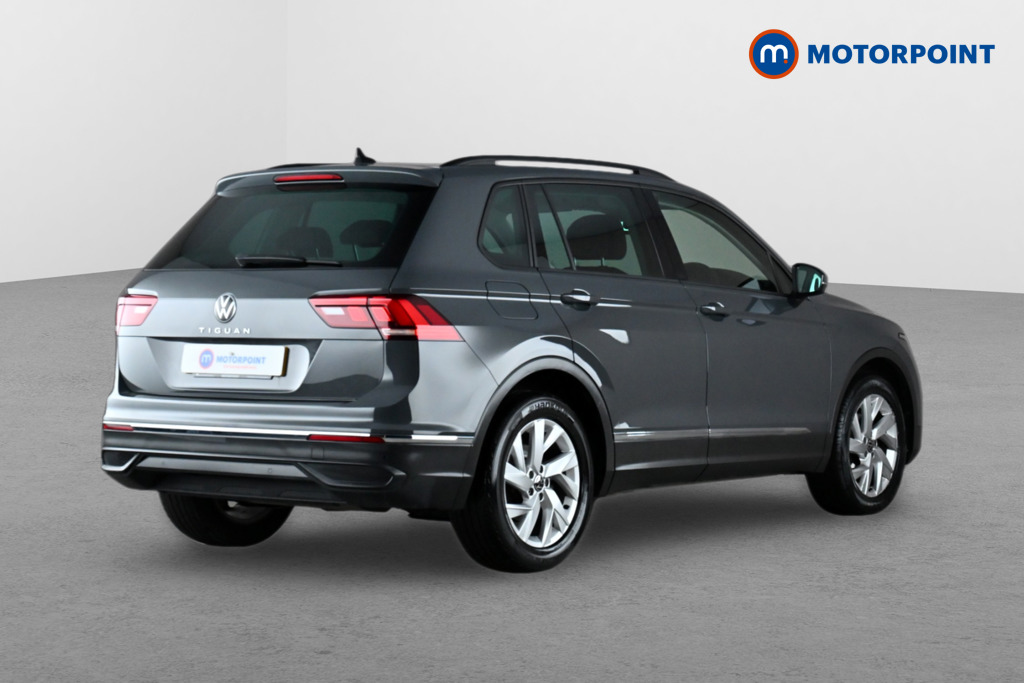 Volkswagen Tiguan Life Manual Petrol SUV - Stock Number (1644615) - Drivers side rear corner