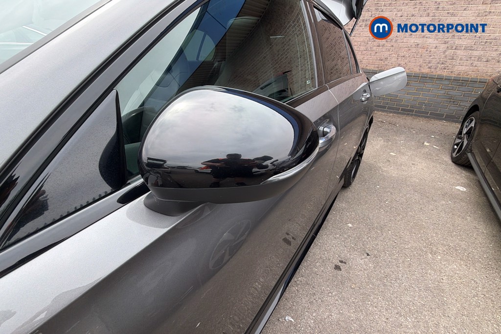 Mercedes-Benz A Class Premium Plus Edition Automatic Petrol Hatchback - Stock Number (1645287) - 43rd supplementary image