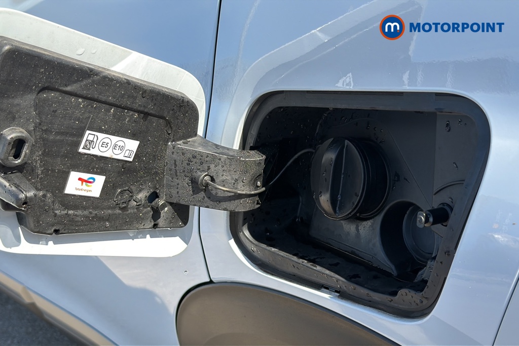 Peugeot 2008 Allure Automatic Petrol SUV - Stock Number (1647563) - 41st supplementary image