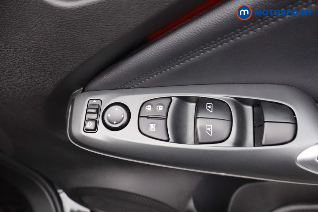Nissan Juke N-Connecta Manual Petrol SUV - Stock Number (1635866) - 11th supplementary image