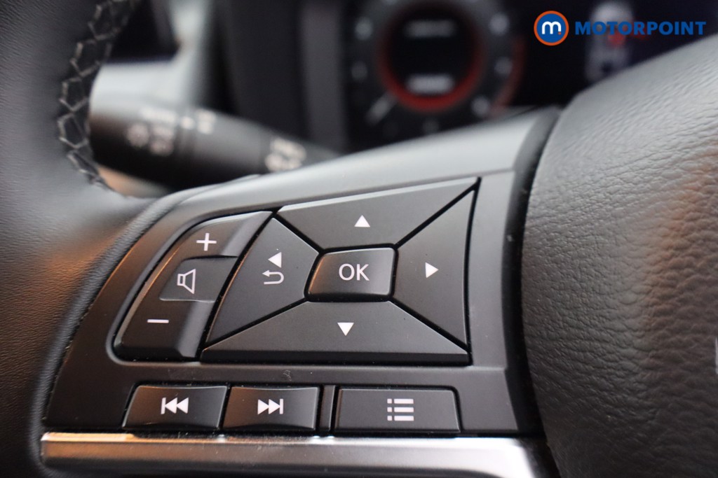 Nissan Juke N-Connecta Manual Petrol SUV - Stock Number (1635866) - 15th supplementary image