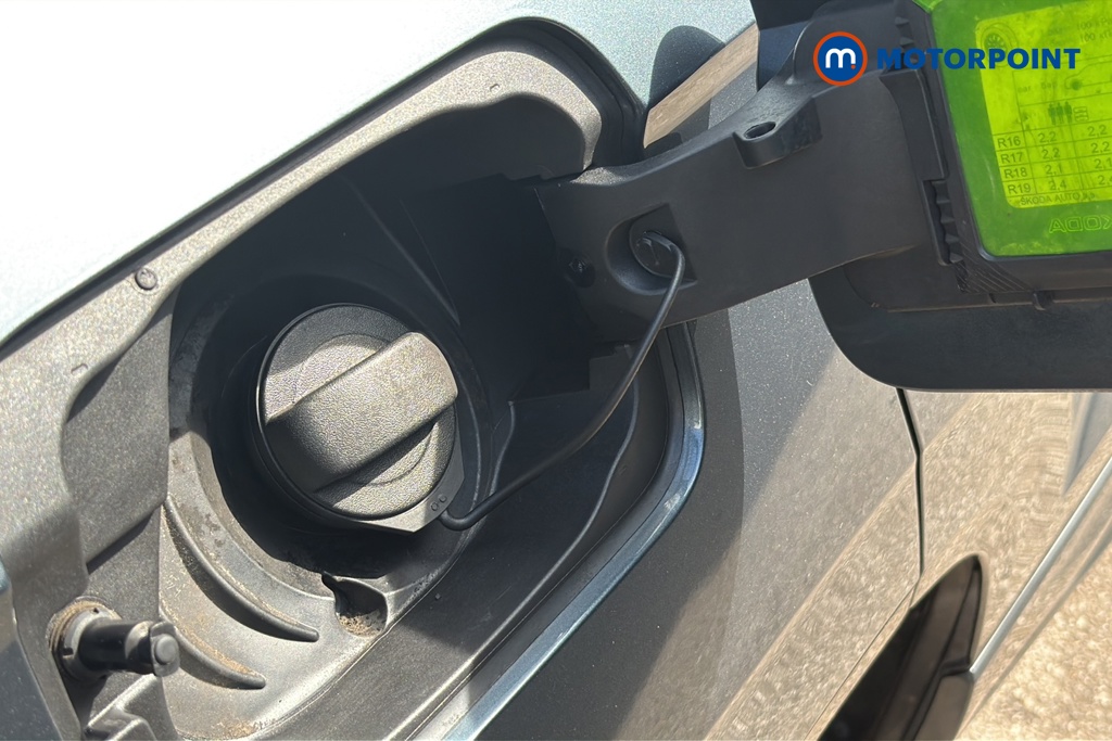 Skoda Karoq Sport Line Automatic Petrol SUV - Stock Number (1645941) - 41st supplementary image
