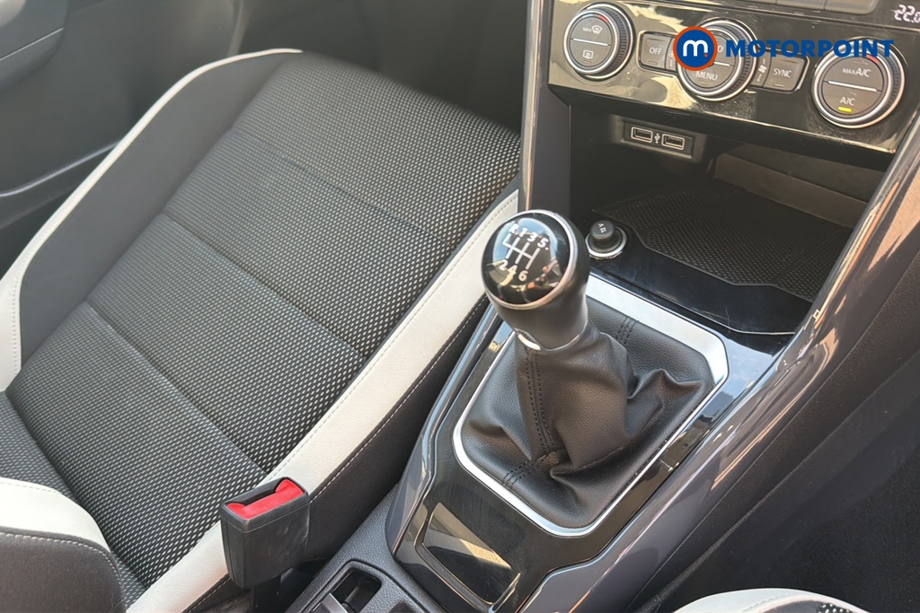 Volkswagen T-Roc SEL Manual Petrol SUV - Stock Number (1646640) - 15th supplementary image