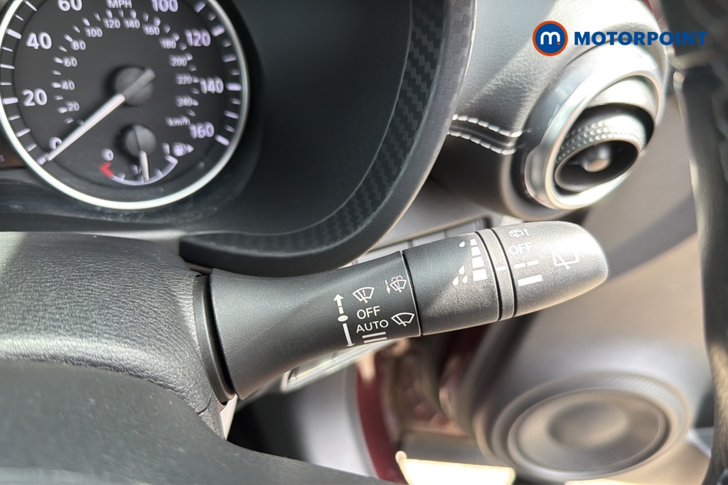 Nissan Juke N-Connecta Manual Petrol SUV - Stock Number (1646953) - 6th supplementary image