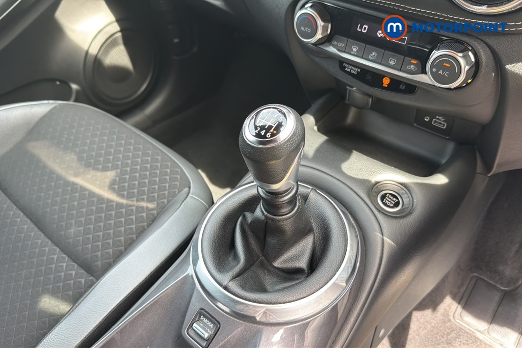 Nissan Juke N-Connecta Manual Petrol SUV - Stock Number (1646953) - 15th supplementary image