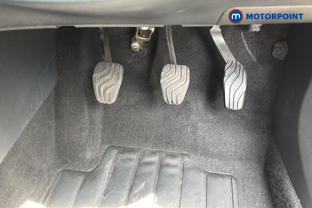 Nissan Juke N-Connecta Manual Petrol SUV - Stock Number (1646953) - 24th supplementary image