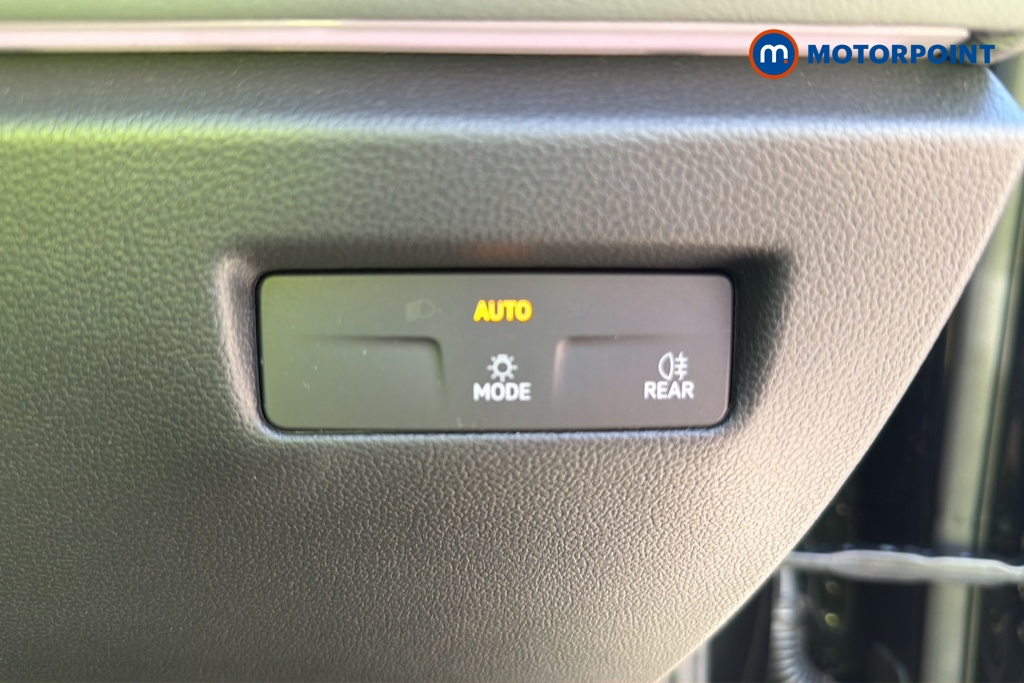 Volkswagen Passat Life Automatic Petrol Plug-In Hybrid Estate - Stock Number (1647523) - 11th supplementary image