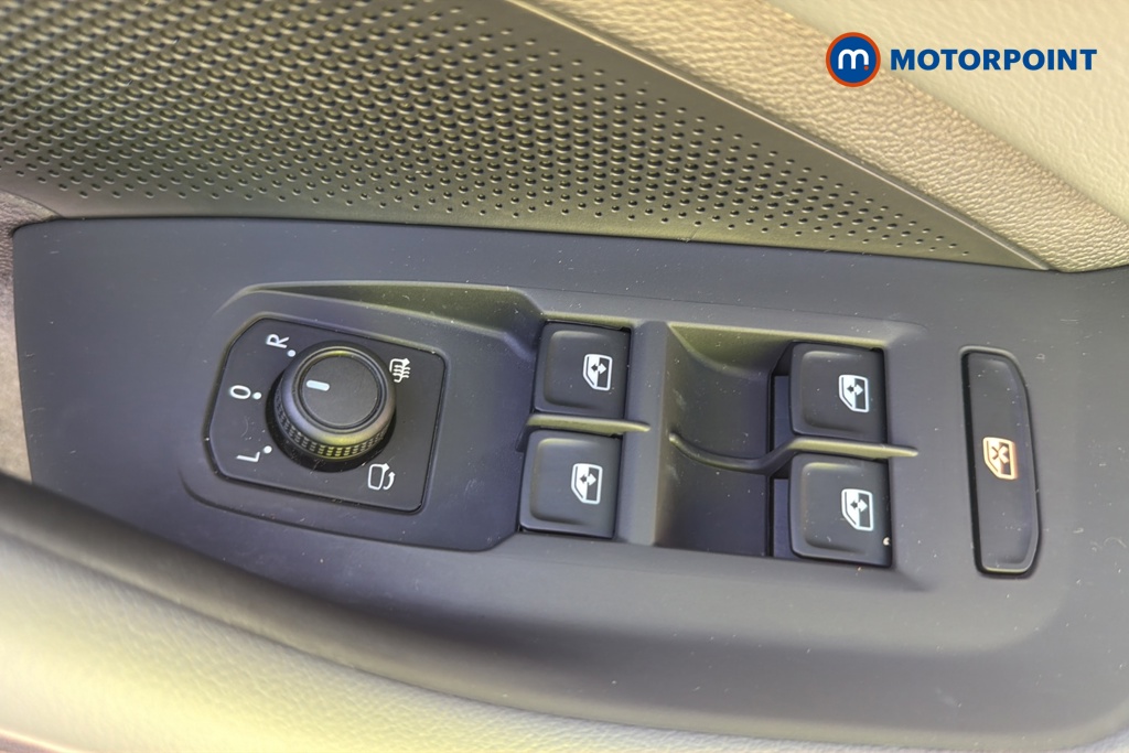 Volkswagen Passat Life Automatic Petrol Plug-In Hybrid Estate - Stock Number (1647523) - 19th supplementary image