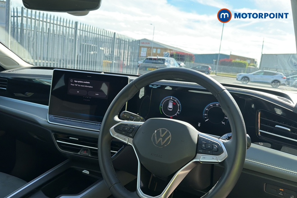 Volkswagen Passat Life Automatic Petrol Plug-In Hybrid Estate - Stock Number (1647523) - 1st supplementary image