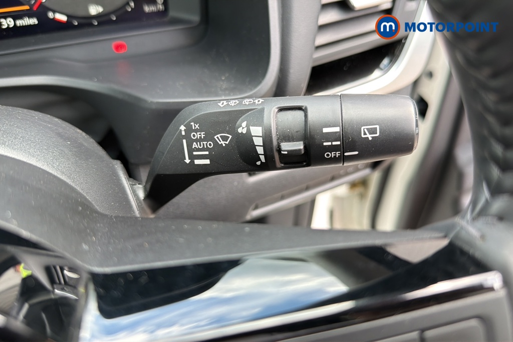 Nissan Qashqai Premiere Edition Manual Petrol SUV - Stock Number (1648213) - 6th supplementary image