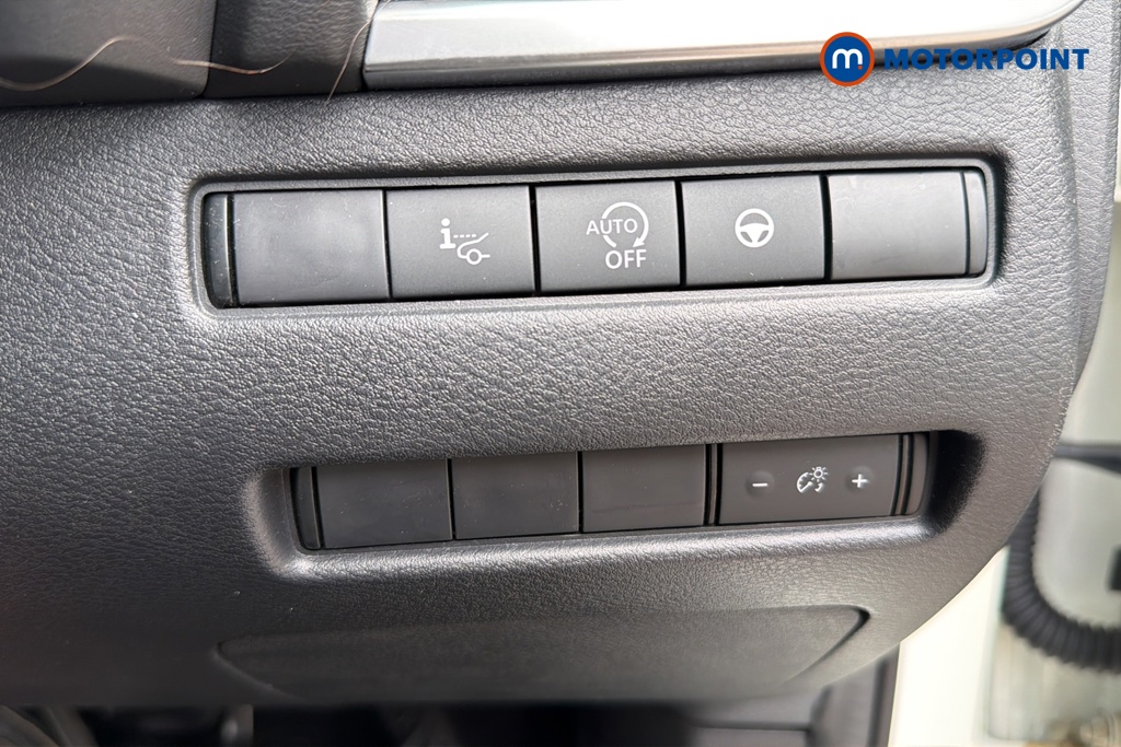 Nissan Qashqai Premiere Edition Manual Petrol SUV - Stock Number (1648213) - 11th supplementary image