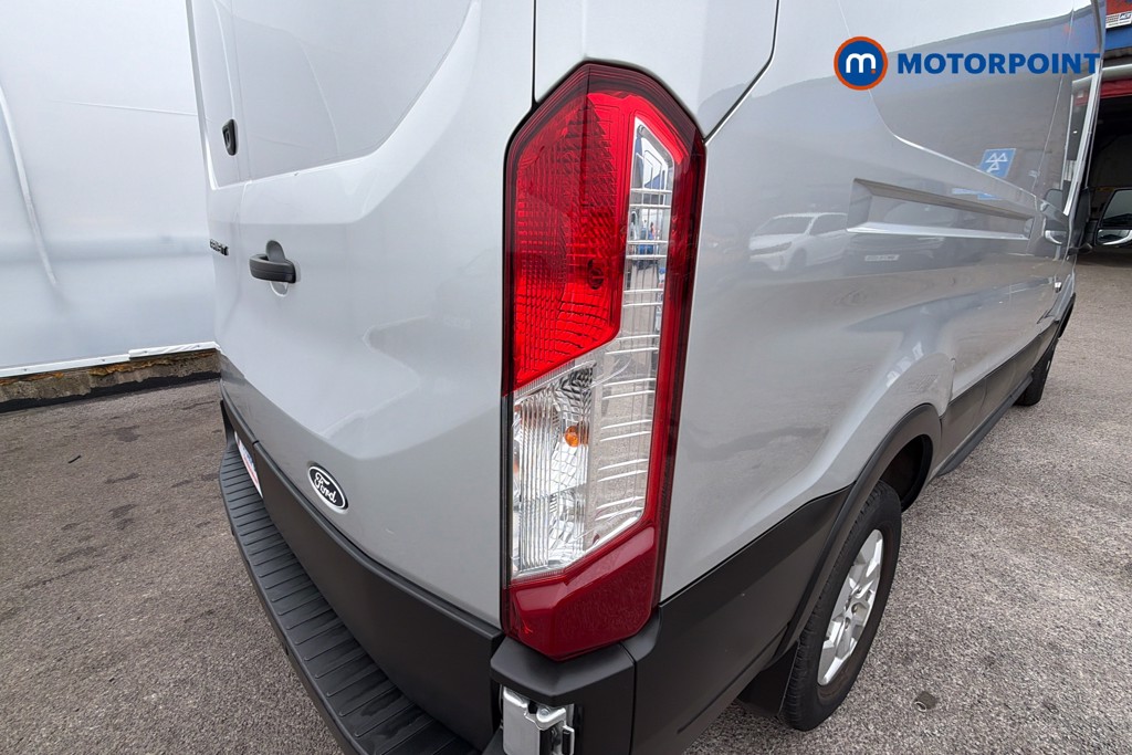 Ford Transit Limited Automatic Diesel Medium Roof Van - Stock Number (1639439) - 38th supplementary image