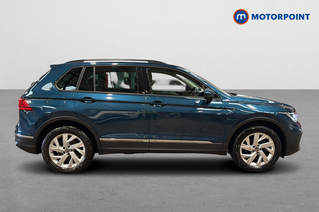 Volkswagen Tiguan Life Automatic Diesel SUV - Stock Number (1640529) - Passenger side