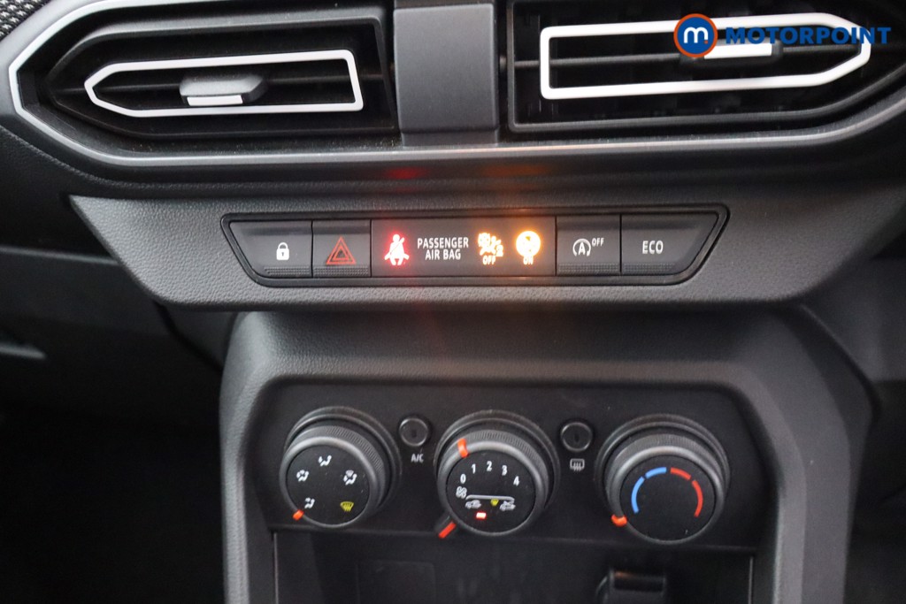 Dacia Sandero Expression Manual Petrol Hatchback - Stock Number (1641197) - 16th supplementary image