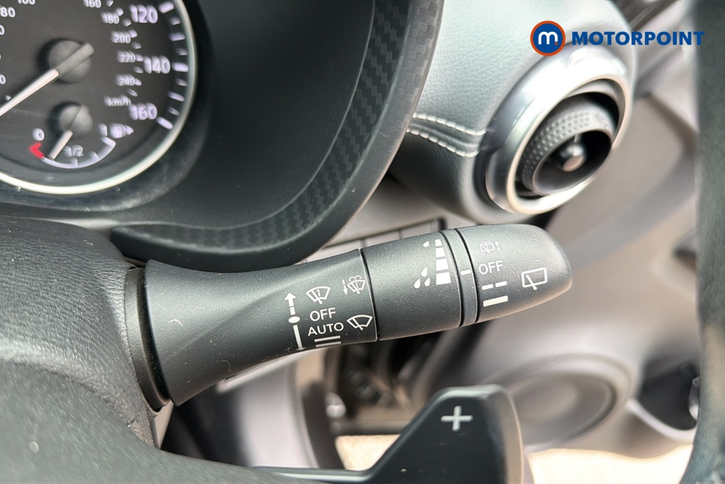 Nissan Juke N-Connecta Automatic Petrol SUV - Stock Number (1641373) - 6th supplementary image
