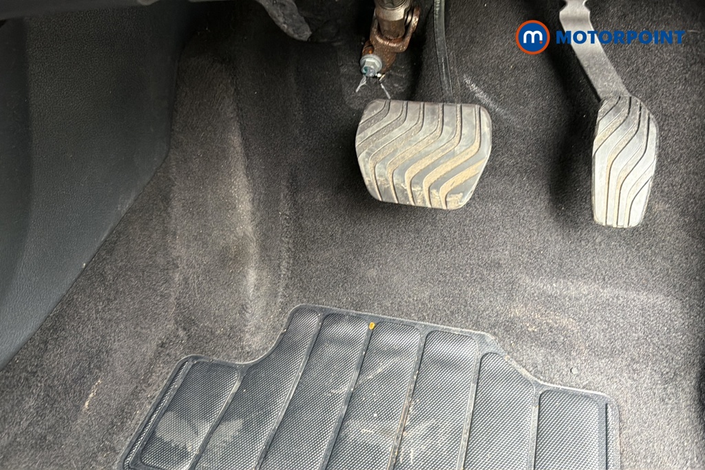 Nissan Juke N-Connecta Automatic Petrol SUV - Stock Number (1641373) - 24th supplementary image