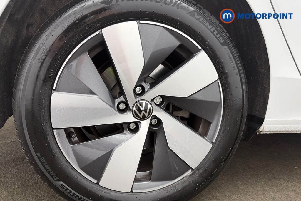 Volkswagen Passat Life Automatic Petrol Plug-In Hybrid Estate - Stock Number (1643786) - 10th supplementary image